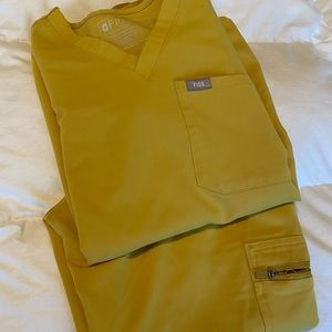 Figs light gold scrubs xxs top xxsp bottom